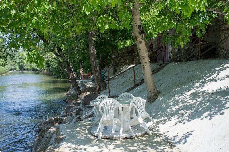 Пансион къща за гости там край реката