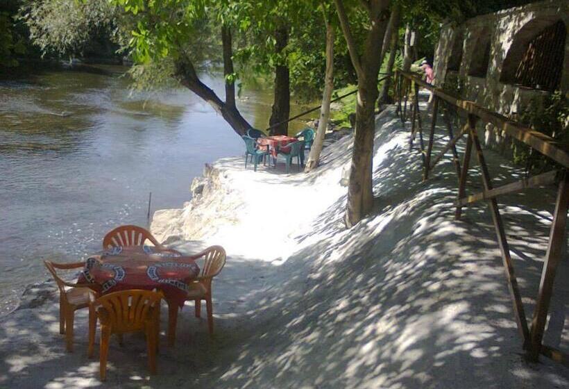 Пансион къща за гости там край реката