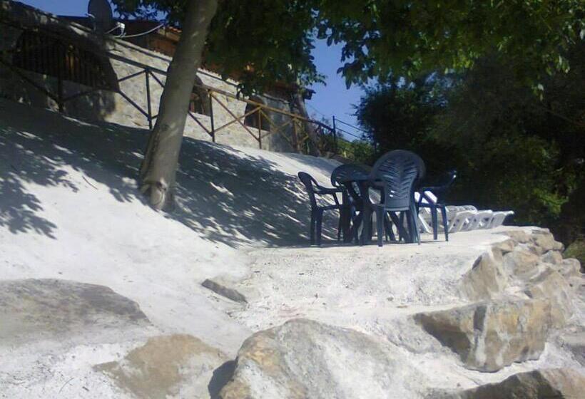 Пансион къща за гости там край реката