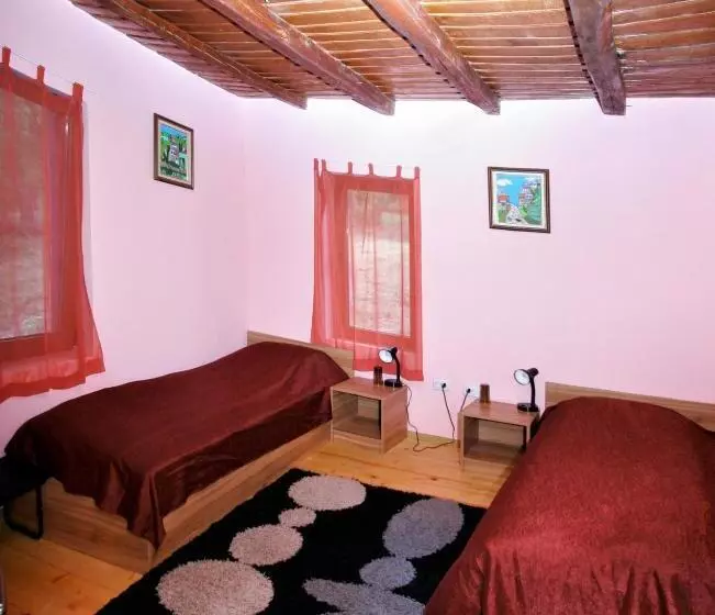 Majatalo Chuchi Guest House 1