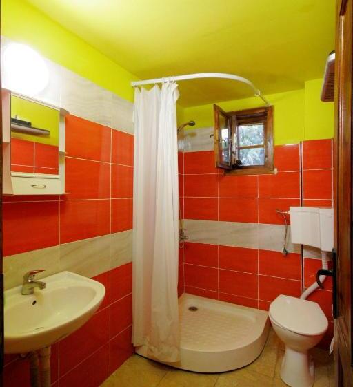 פנסיון Chuchi Guest House 1