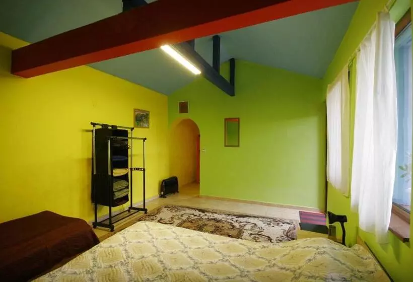 Majatalo Chuchi Guest House 1