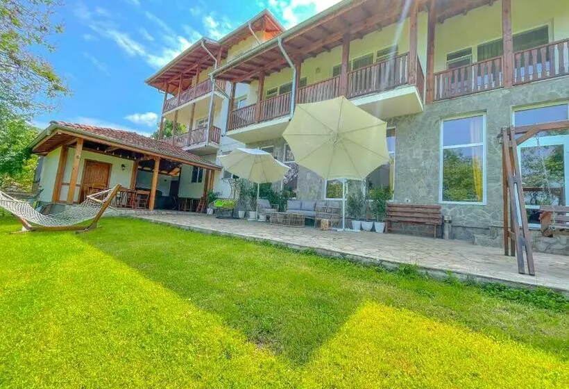 Majatalo Guest House Au Nature