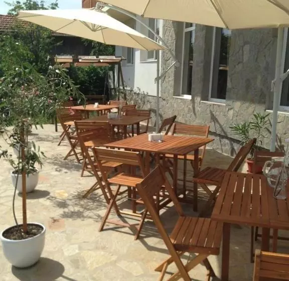 Majatalo Guest House Au Nature