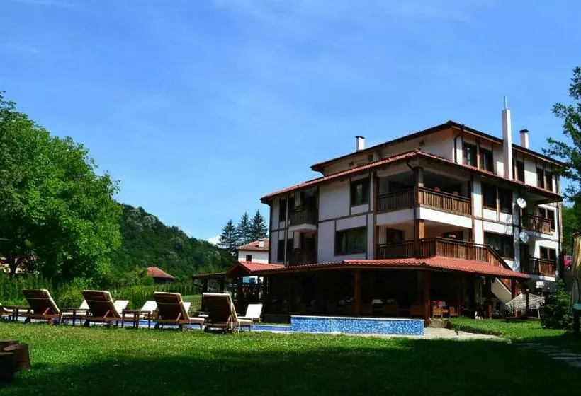 Majatalo Guest House Valevtsi