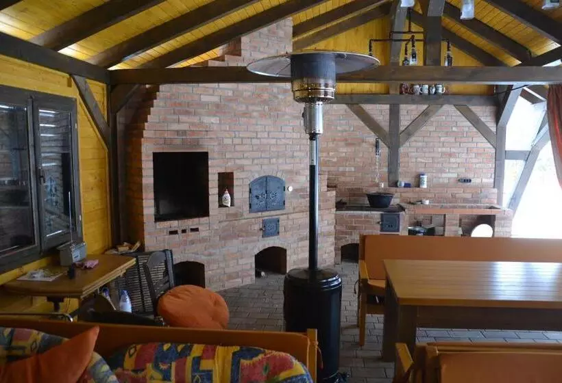 Majatalo Ivoi Magasbukki Vendeghaz