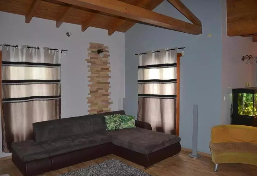 Majatalo Ivoi Magasbukki Vendeghaz