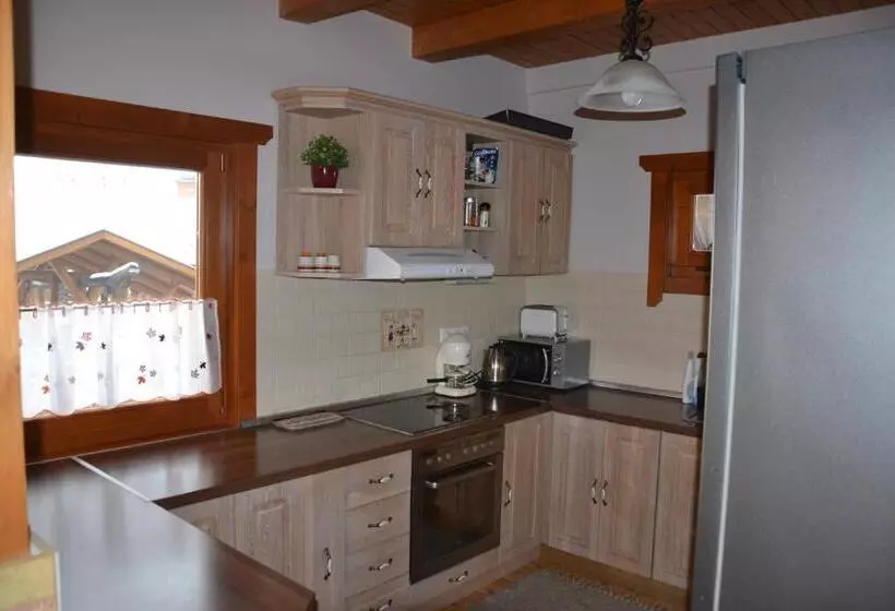 Majatalo Ivoi Magasbukki Vendeghaz