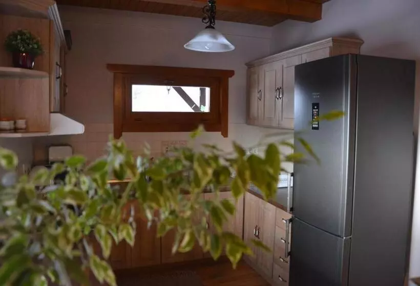 Majatalo Ivoi Magasbukki Vendeghaz