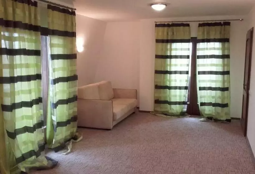 پانسیون Lycorn