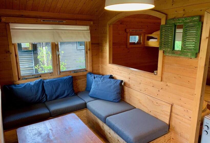 膳宿费 The Bee   Trekkershuts & Apartment