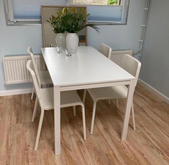 膳宿费 The Bee   Trekkershuts & Apartment