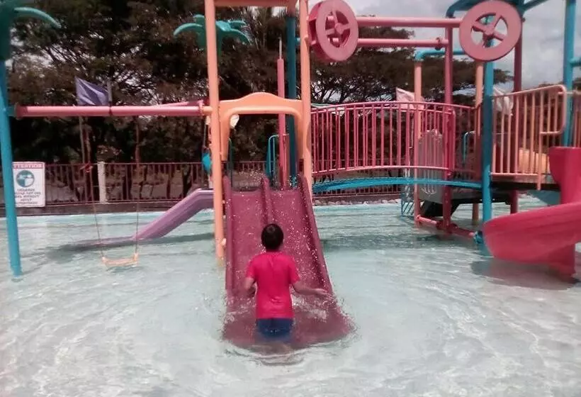 リゾートホテル Gazebo Pools And Restaurant