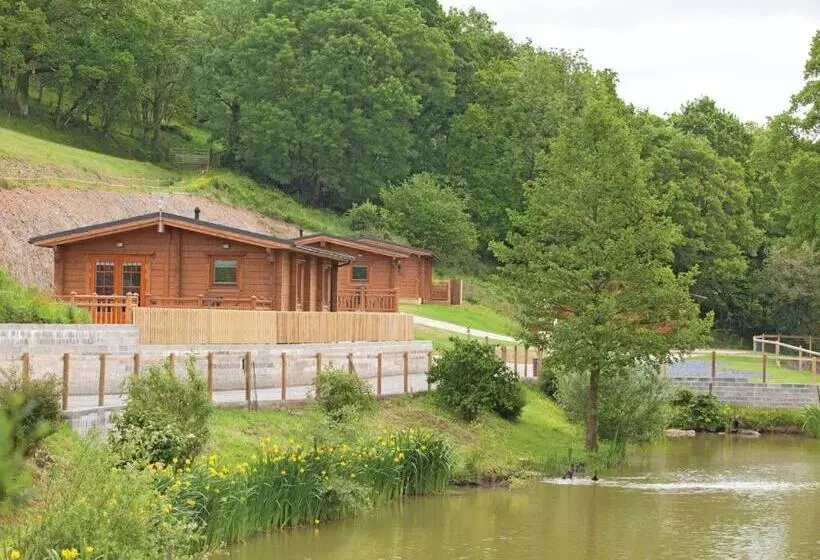 リゾートホテル Kingsford Farm Lodges