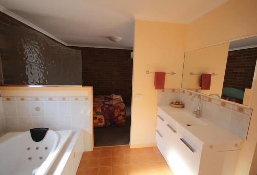 Rubyvale Motel & Holiday Units An Adults Only Getaway