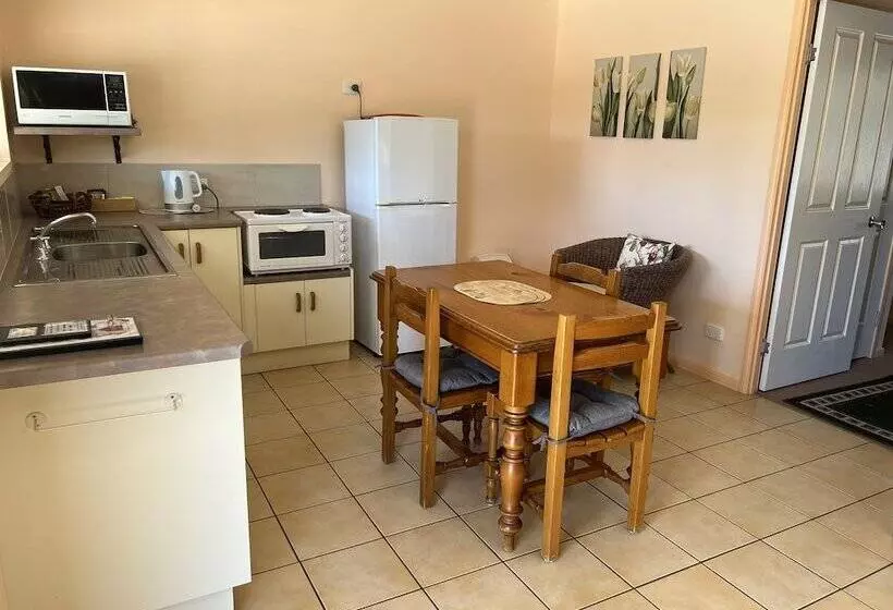 Rubyvale Motel & Holiday Units   An Adults Only Getaway