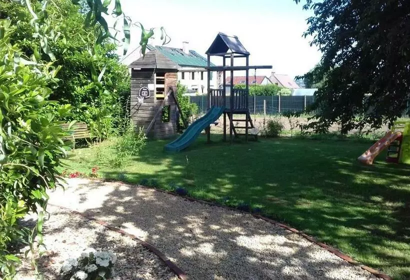 ベッドアンドブレックファースト Les Chambres De La Cour