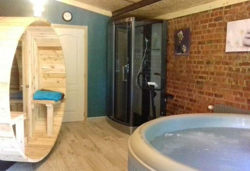 مبيت وإفطار Les Chambres De La Cour