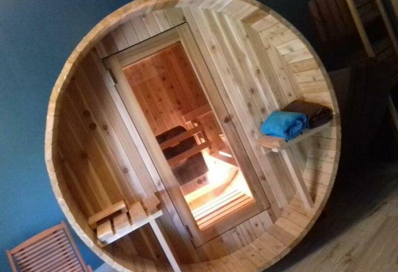 مبيت وإفطار Les Chambres De La Cour