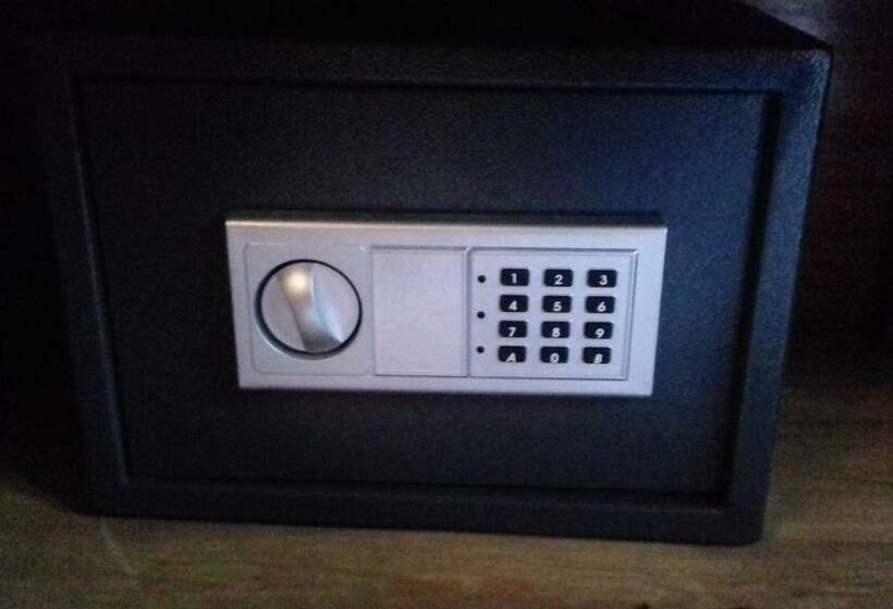 مبيت وإفطار Les Chambres De La Cour