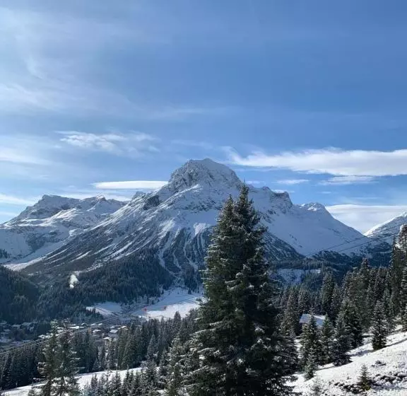 Aamiaismajoitus (B&B) Skilodge Oberlech