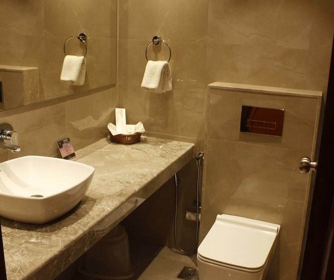 Mastiff Hotel Becharaji By Othpl