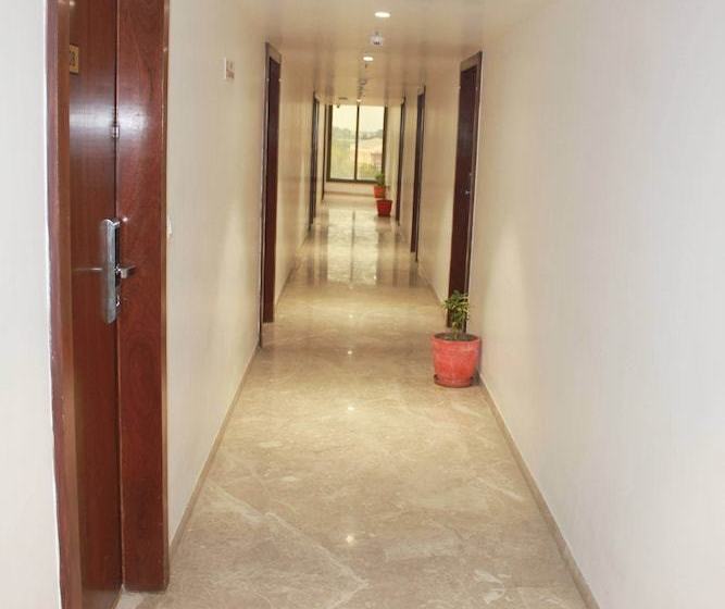 Mastiff Hotel Becharaji By Othpl