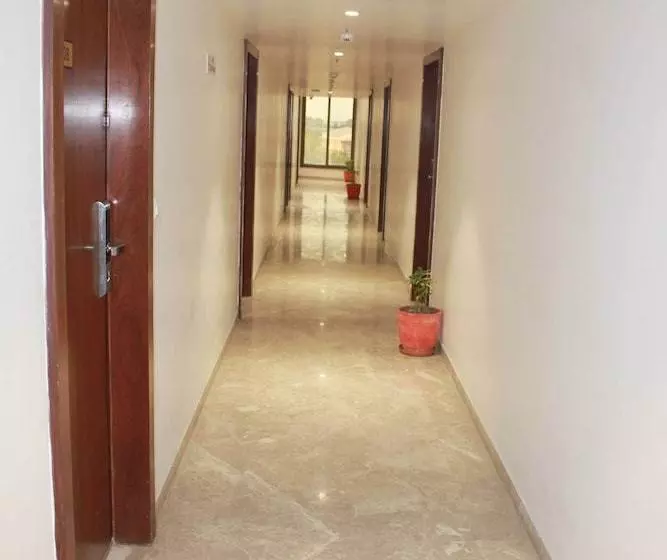 Mastiff Hotel Becharaji By Othpl