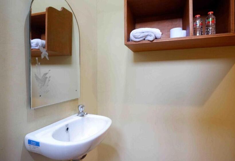 Otel Reddoorz Near Rumah Sakit Ortopedi Dr Soeharso