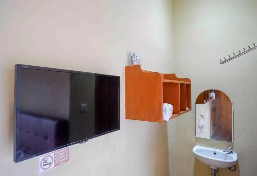 ホテル Reddoorz Near Rumah Sakit Ortopedi Dr Soeharso