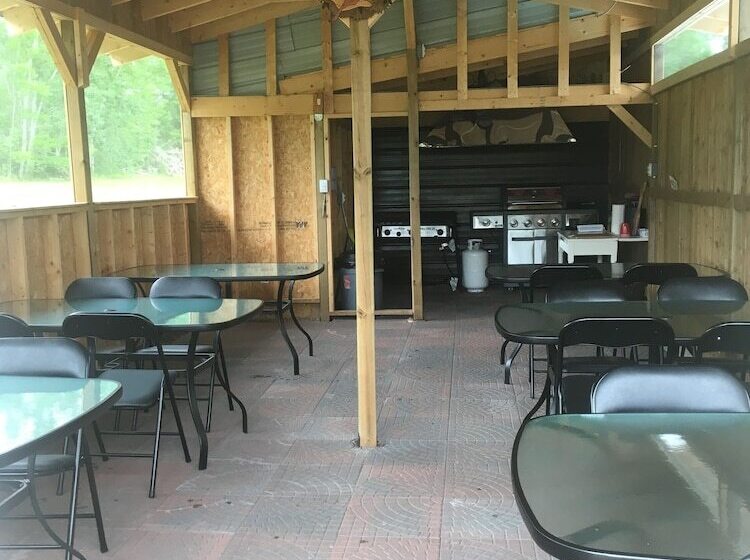 Jemseg Lakeview Motel