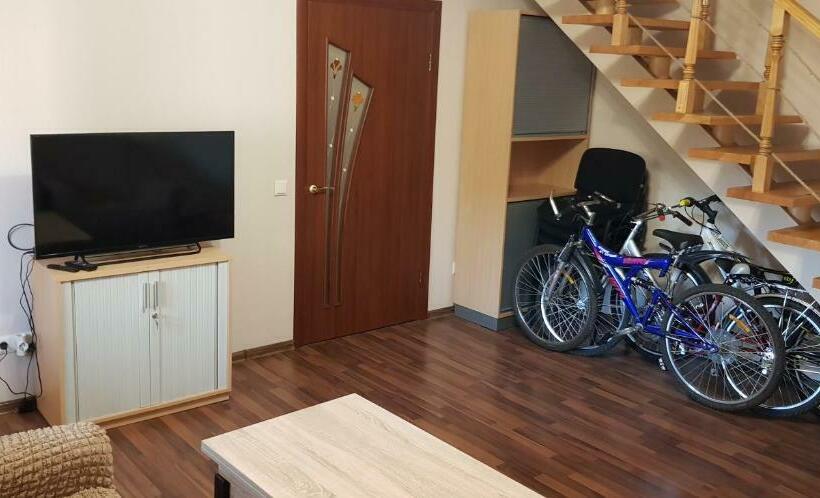 Pensió Goratwins Guest House Near Boryspil Airport