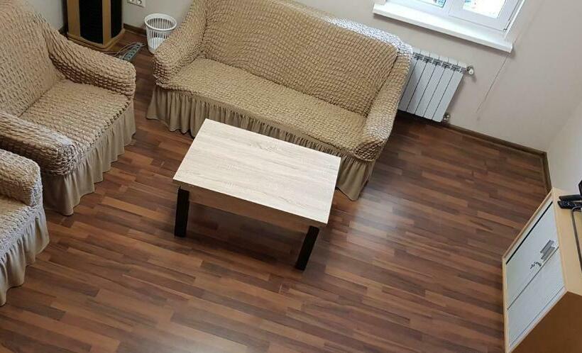 Pensió Goratwins Guest House Near Boryspil Airport