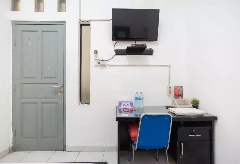 Majatalo Reddoorz Syariah Near Grand Galaxy Park