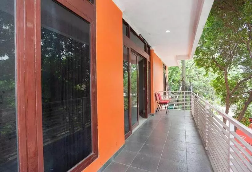 Majatalo Reddoorz Syariah Near Grand Galaxy Park