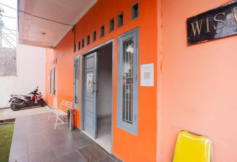 Pensjonat Reddoorz Syariah Near Grand Galaxy Park