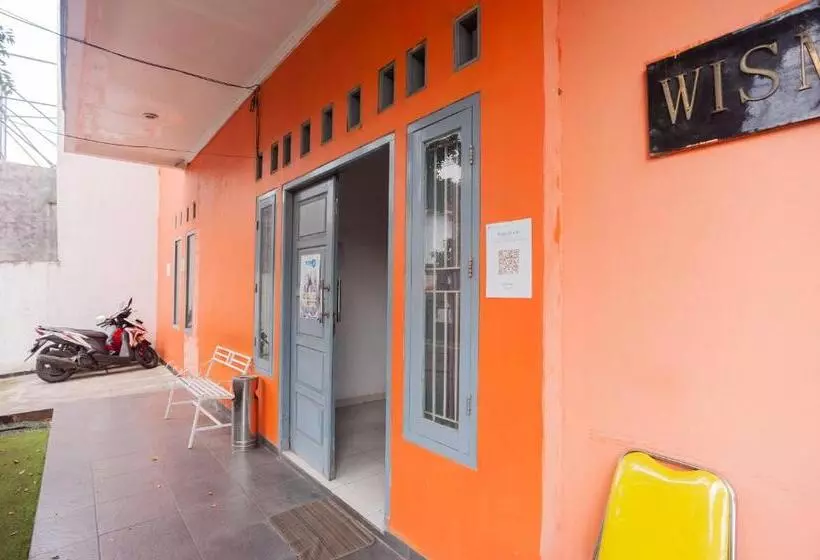 Majatalo Reddoorz Syariah Near Grand Galaxy Park