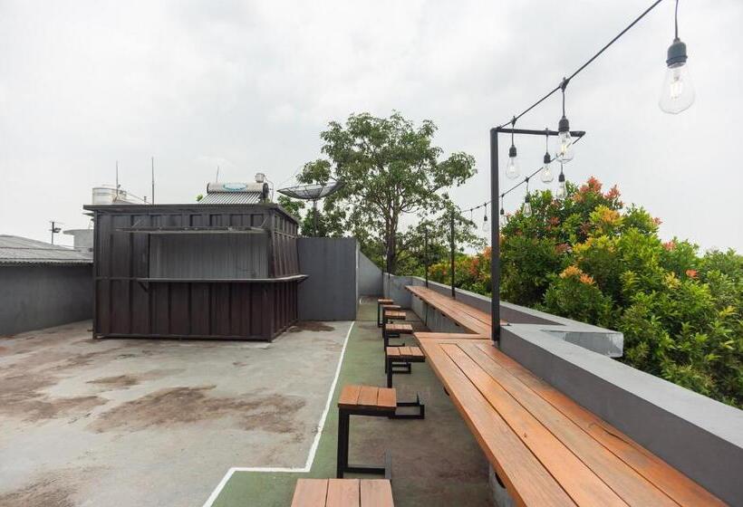 Pensjonat Reddoorz Syariah Near Grand Galaxy Park