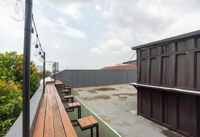 Pensjonat Reddoorz Syariah Near Grand Galaxy Park