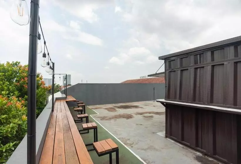 Majatalo Reddoorz Syariah Near Grand Galaxy Park