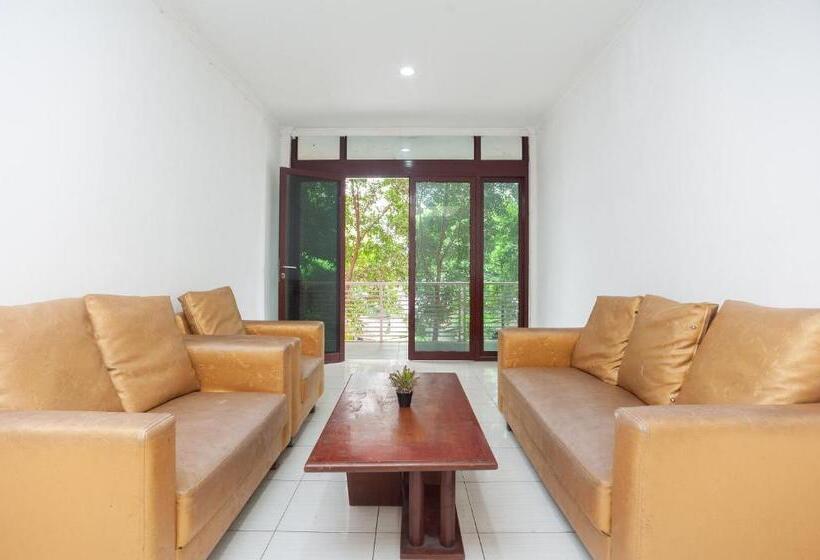 Pensjonat Reddoorz Syariah Near Grand Galaxy Park