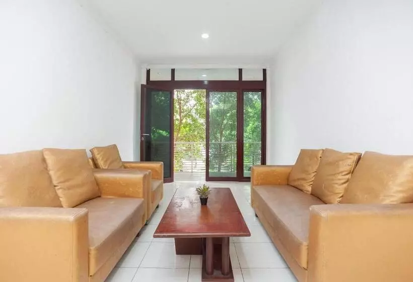 Majatalo Reddoorz Syariah Near Grand Galaxy Park