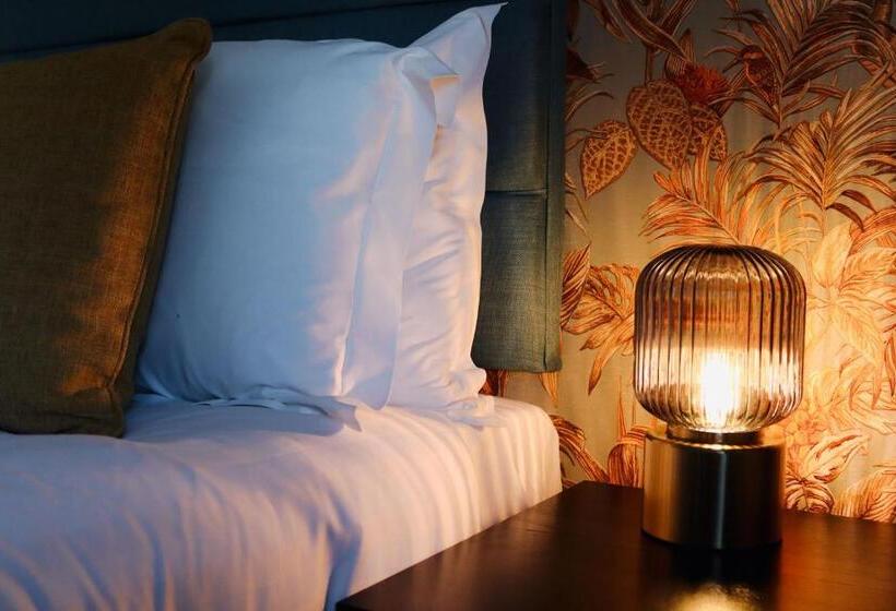 Orange Grove Hotel & Gardens