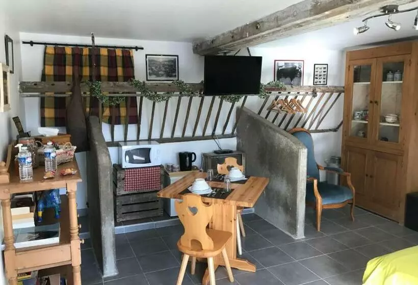 تختخواب و صبحانه La Petite Ferme