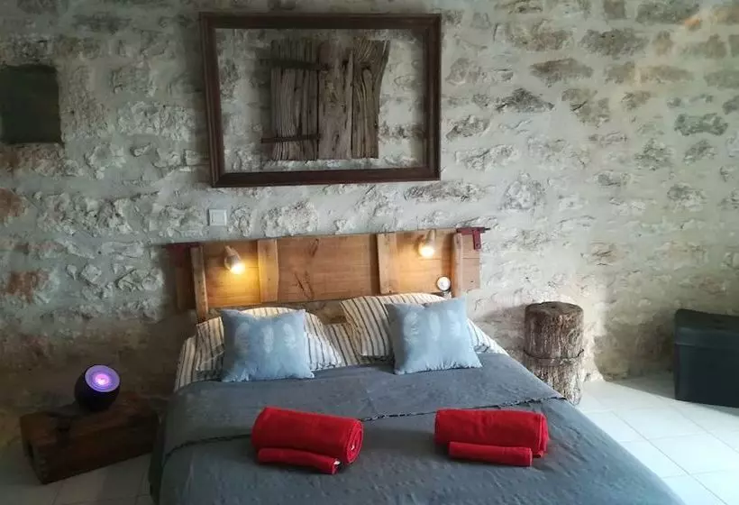 White Stone Cottage Very Well Restored, Surrounded By Nature, With Swimming Pool