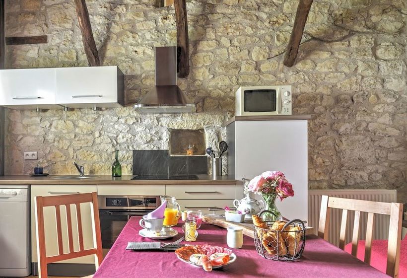 White Stone Cottage Very Well Restored, Surrounded By Nature, With Swimming Pool