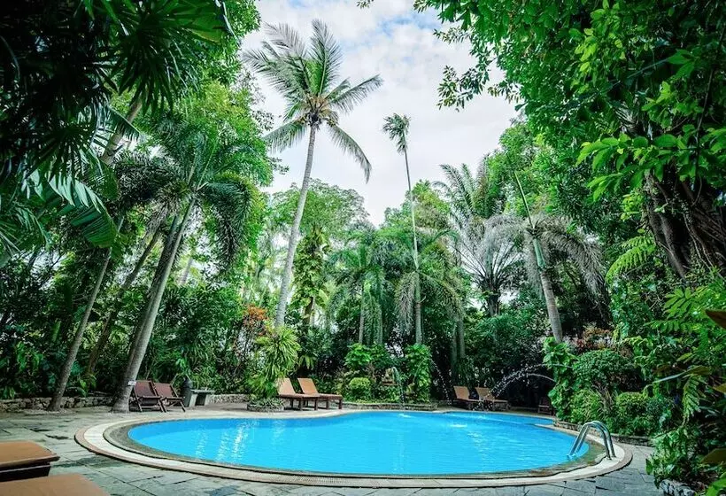 Hotelli Baan Klang Aow Beach Resort