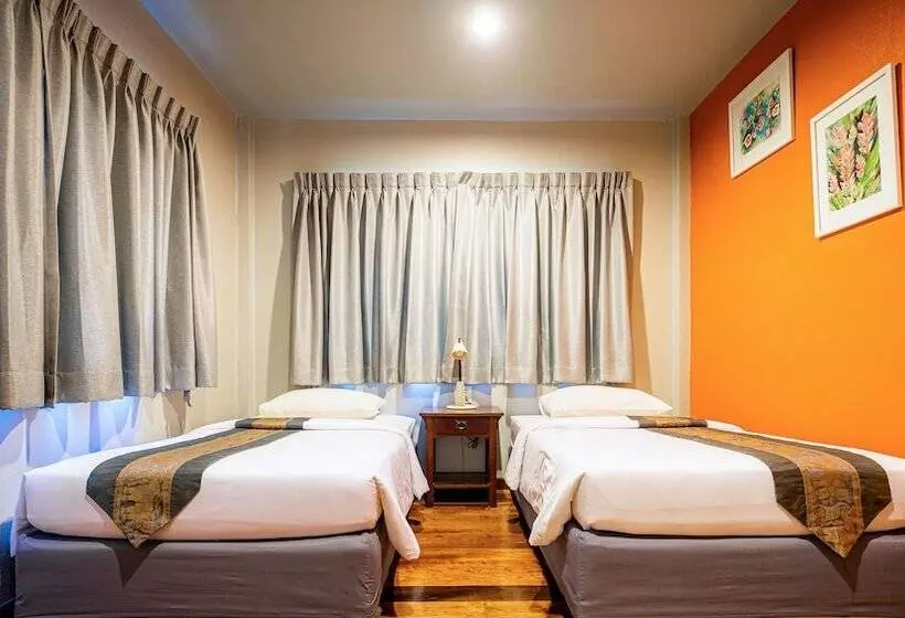 Hotelli Baan Klang Aow Beach Resort