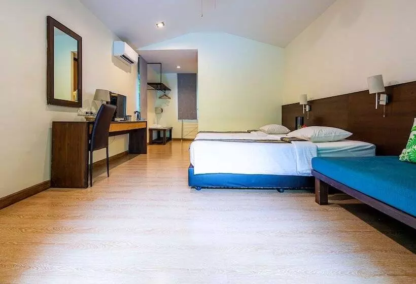 Hotelli Baan Klang Aow Beach Resort