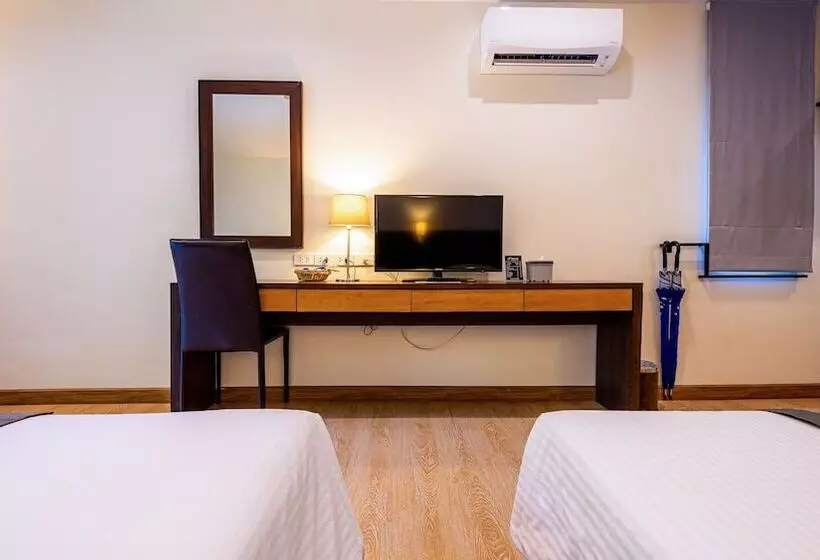 Hotelli Baan Klang Aow Beach Resort